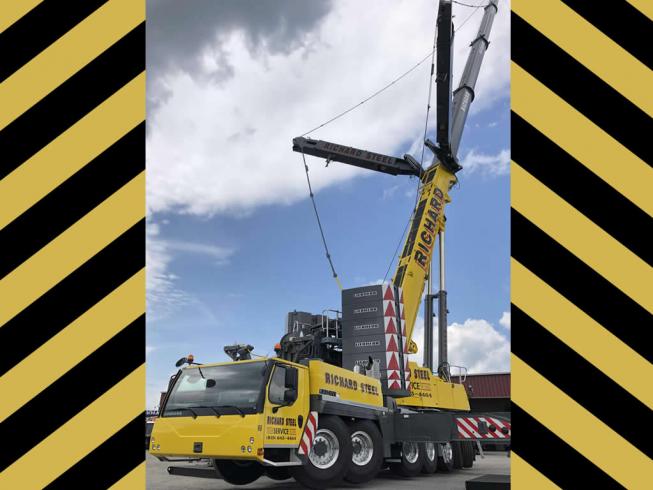 500 ton crane in action / Outaouais